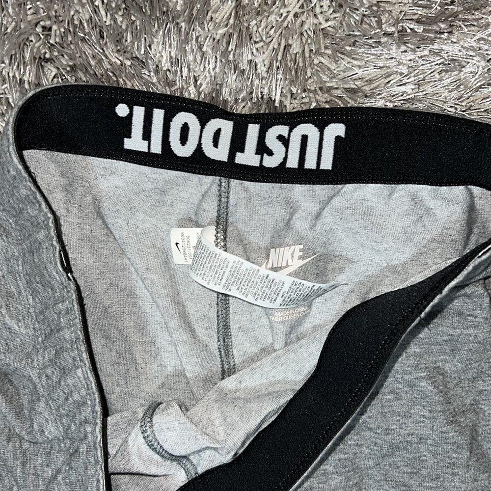 Nike Gold foil leggings - Picture 4 of 4